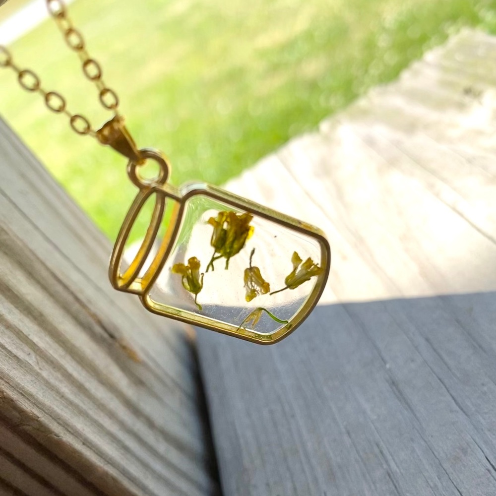 Real Dried Flower Mason Jar Necklace- BEAUTIFUL! - Picture 5 of 6